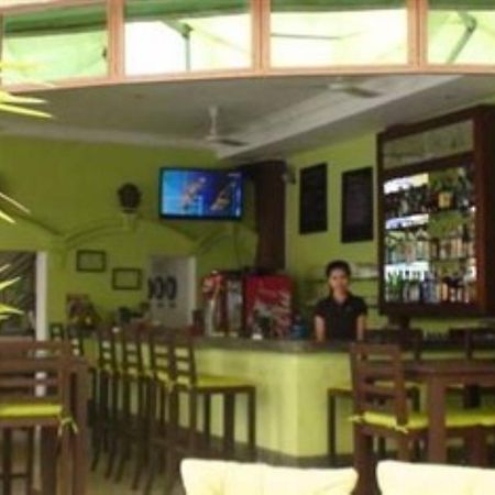 Cyclo Hotel-Bar-Restaurant Phnom Penh Esterno foto