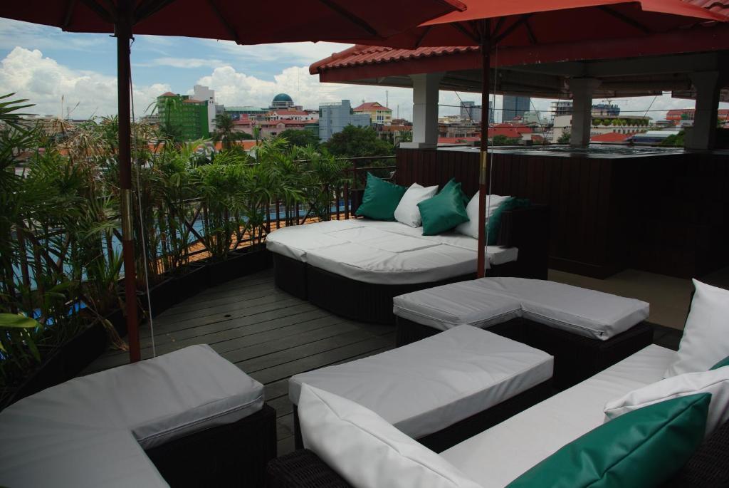 Cyclo Hotel-Bar-Restaurant Phnom Penh Esterno foto