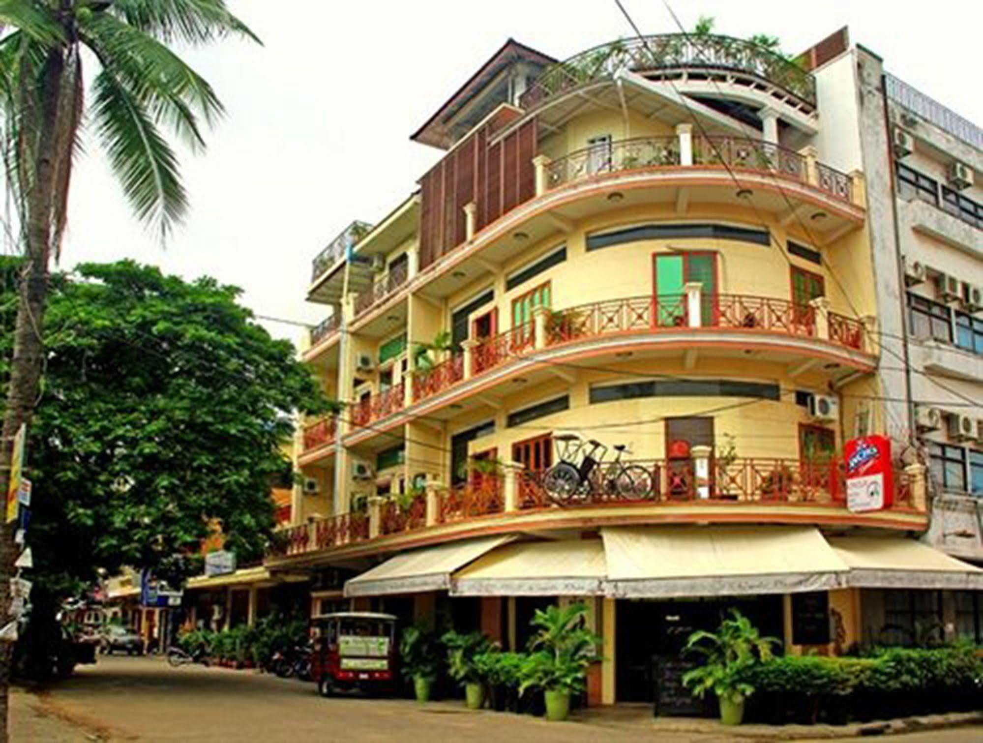 Cyclo Hotel-Bar-Restaurant Phnom Penh Esterno foto