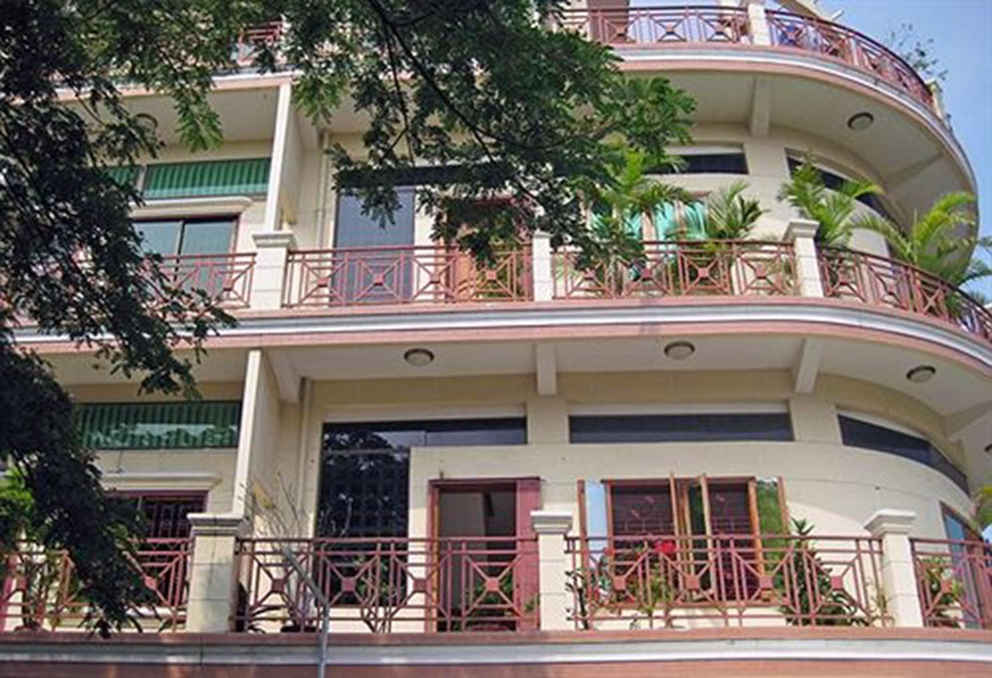 Cyclo Hotel-Bar-Restaurant Phnom Penh Esterno foto