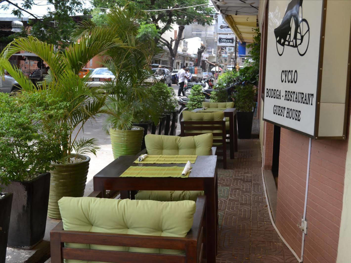Cyclo Hotel-Bar-Restaurant Phnom Penh Esterno foto