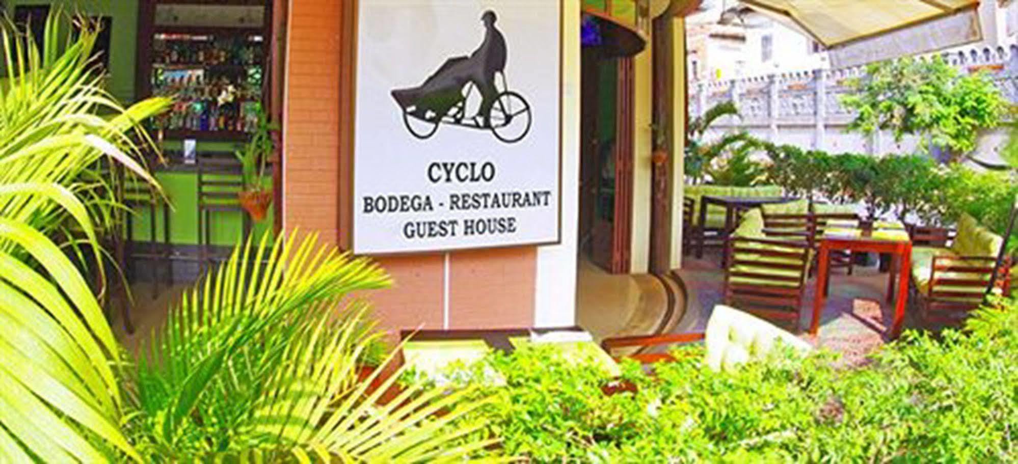Cyclo Hotel-Bar-Restaurant Phnom Penh Esterno foto