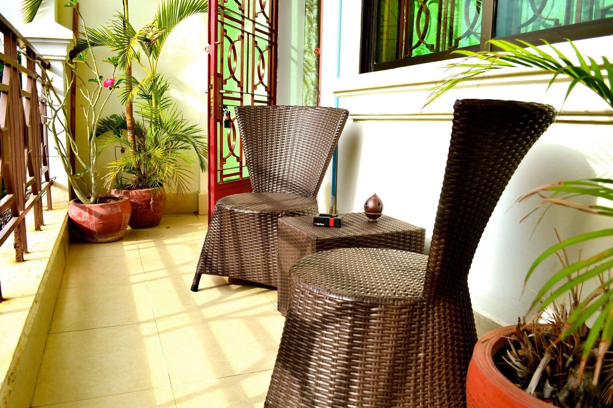 Cyclo Hotel-Bar-Restaurant Phnom Penh Esterno foto