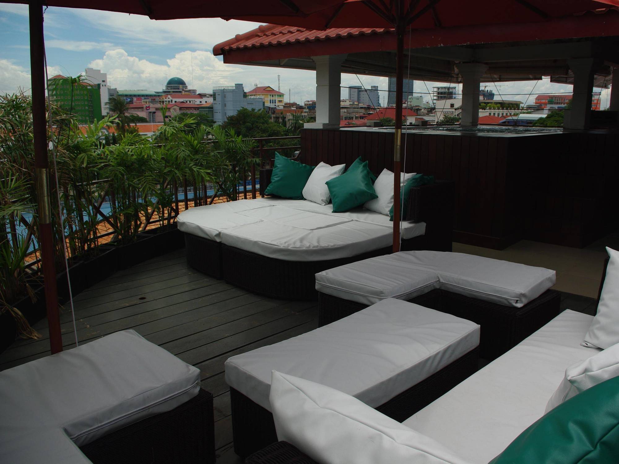 Cyclo Hotel-Bar-Restaurant Phnom Penh Esterno foto