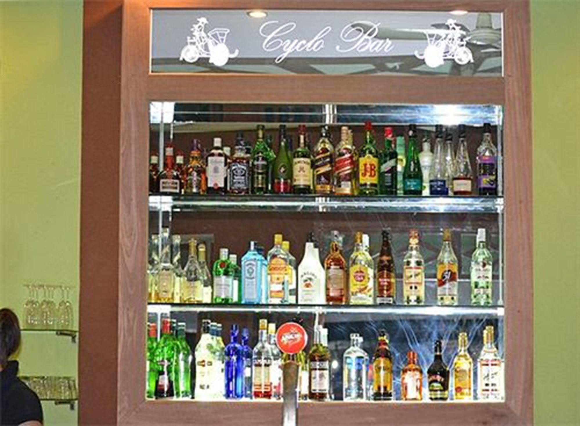 Cyclo Hotel-Bar-Restaurant Phnom Penh Esterno foto