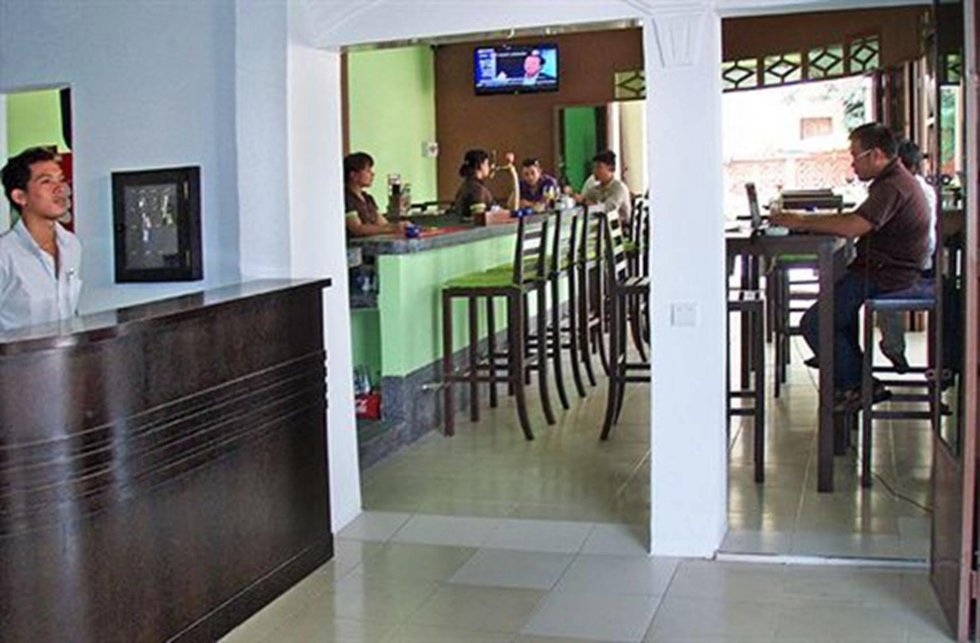 Cyclo Hotel-Bar-Restaurant Phnom Penh Esterno foto